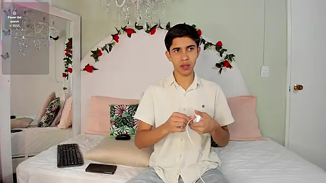 Snapshot of JoshuaSanzz chatting on October 8, 2025, 3:30 am JoshuaSanzz online show from October 8, 2025, 3:30 am