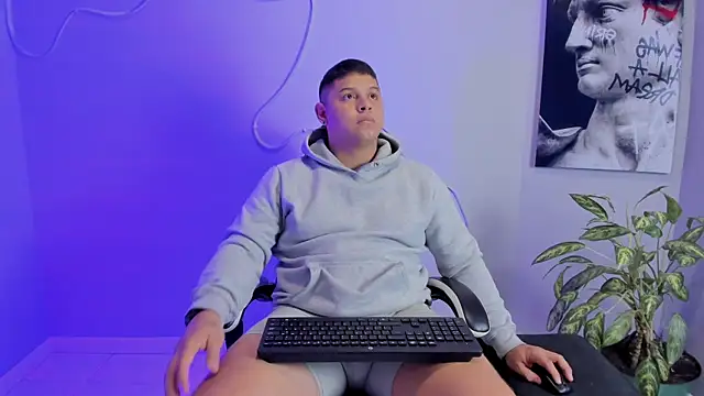 Snapshot of Maximus_Steel chatting on September 19, 2025, 2:59 am Maximus Steel online show from September 19, 2025, 2:59 am