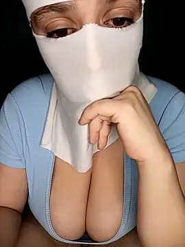 Lamia Queen  online show from October 11, 2025, 1:28 am