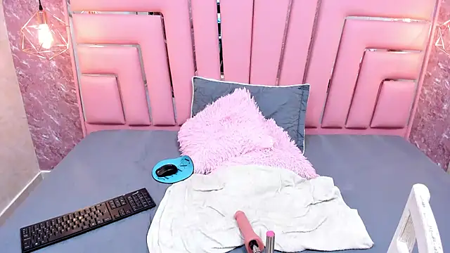 Snapshot of ALYANNA_HOT_ chatting on November 4, 2025, 12:20 pm ALYANNA HOT online show from November 4, 2025, 12:20 pm