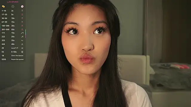 FancyEsten online show from September 26, 2025, 8:21 am