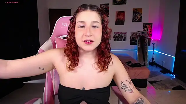 Snapshot of hazyjane_ chatting on October 17, 2025, 4:42 pm hazyjane online show from October 17, 2025, 4:42 pm