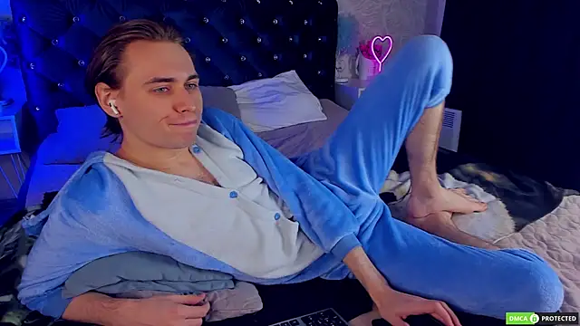 WilliamDyson online show from December 1, 2025, 3:51 am