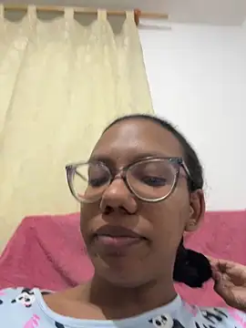 Valen1800 online show from November 7, 2025, 1:21 am