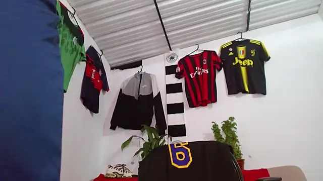 Snapshot of skinny23cm chatting on March 1, 2026, 2:17 pm skinny23cm online show from March 1, 2026, 2:17 pm