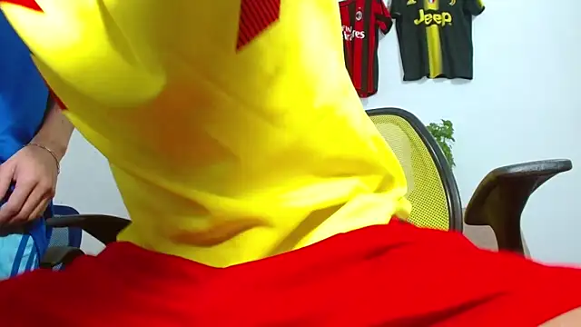 Snapshot of skinny23cm chatting on February 23, 2026, 7:47 pm skinny23cm online show from February 23, 2026, 7:47 pm