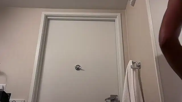 Snapshot of DERTYLAY chatting on November 15, 2025, 3:27 pm DERTYLAY online show from November 15, 2025, 3:27 pm