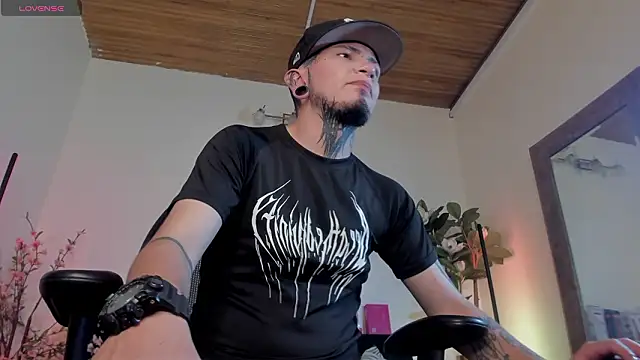 Snapshot of tyler_jones_ chatting on February 1, 2026, 5:06 am tyler jones online show from February 1, 2026, 5:06 am