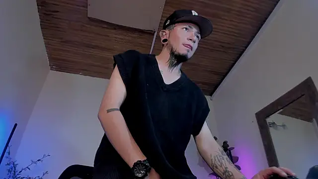 Snapshot of tyler_jones_ chatting on February 17, 2026, 5:38 am tyler jones online show from February 17, 2026, 5:38 am