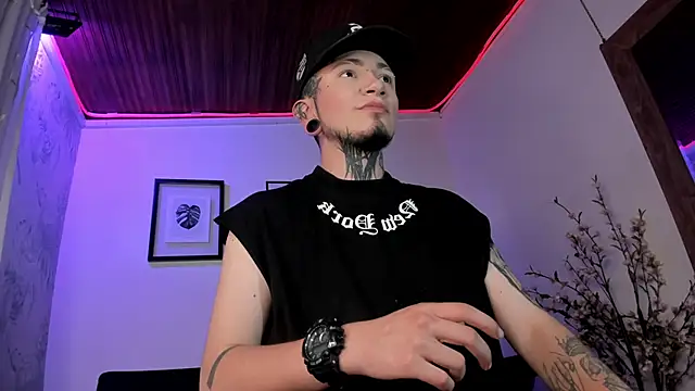 Snapshot of tyler_jones_ chatting on October 1, 2025, 4:06 am tyler jones online show from October 1, 2025, 4:06 am