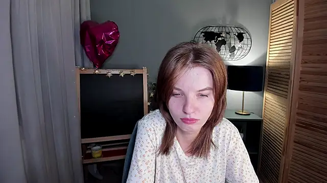 Snapshot of Madelaineses chatting on October 12, 2025, 10:27 am Madelaineses online show from October 12, 2025, 10:27 am