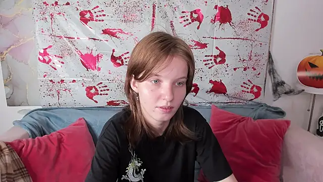 Snapshot of Madelaineses chatting on October 25, 2025, 9:08 am Madelaineses online show from October 25, 2025, 9:08 am