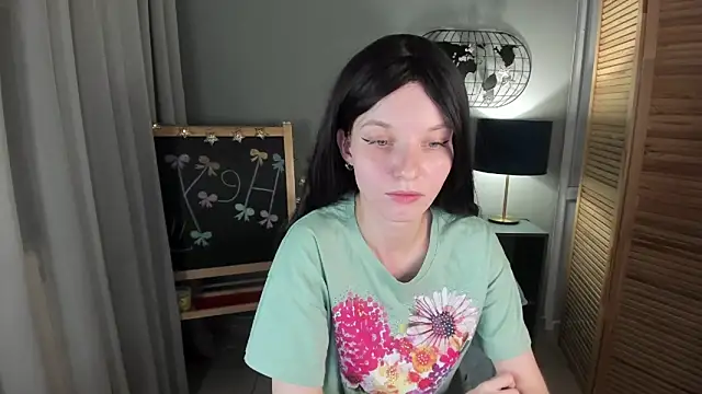 Snapshot of Madelaineses chatting on November 26, 2025, 9:20 am Madelaineses online show from November 26, 2025, 9:20 am