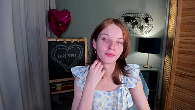Snapshot of Madelaineses chatting on October 5, 2025, 10:50 am Madelaineses online show from October 5, 2025, 10:50 am