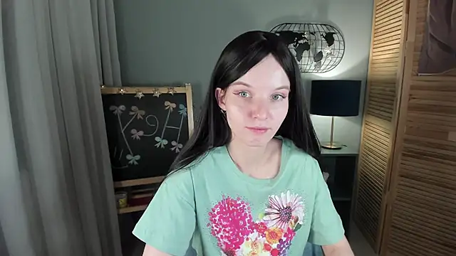 Snapshot of Madelaineses chatting on November 30, 2025, 8:37 am Madelaineses online show from November 30, 2025, 8:37 am