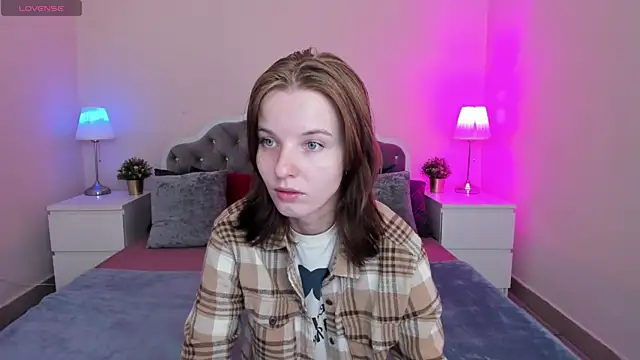 Snapshot of Madelaineses chatting on September 13, 2025, 9:42 am Madelaineses online show from September 13, 2025, 9:42 am