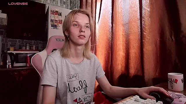 Snapshot of Madelaineses chatting on June 12, 2026, 8:01 am Madelaineses online show from June 12, 2026, 8:01 am