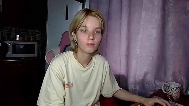 Snapshot of Madelaineses chatting on July 31, 2026, 11:53 am Madelaineses online show from July 31, 2026, 11:53 am