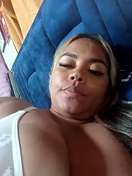 Snapshot of EmilyDuran_ chatting on January 8, 2026, 3:34 am EmilyDuran online show from January 8, 2026, 3:34 am