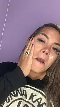 Snapshot of EmilyDuran_ chatting on February 12, 2026, 12:43 am EmilyDuran online show from February 12, 2026, 12:43 am