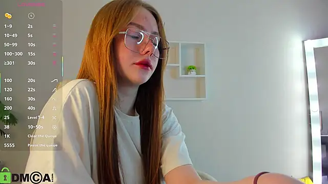 Snapshot of Roxy_Sunnny chatting on October 19, 2025, 9:23 am Roxy Sunnny online show from October 19, 2025, 9:23 am