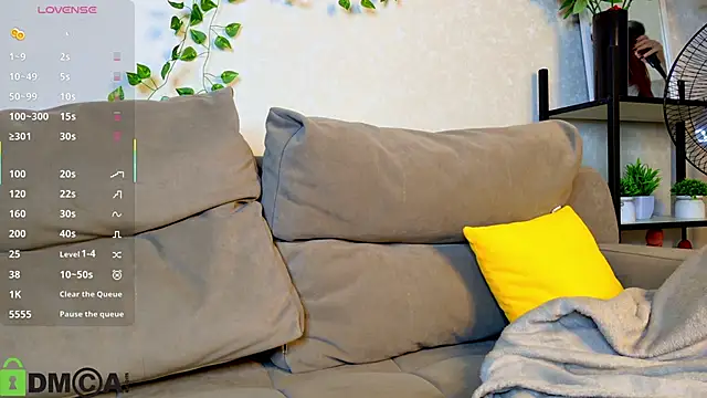 Snapshot of Roxy_Sunnny chatting on October 31, 2025, 9:28 am Roxy Sunnny online show from October 31, 2025, 9:28 am