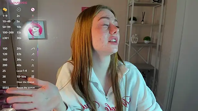 Snapshot of Roxy_Sunnny chatting on October 13, 2025, 9:22 am Roxy Sunnny online show from October 13, 2025, 9:22 am