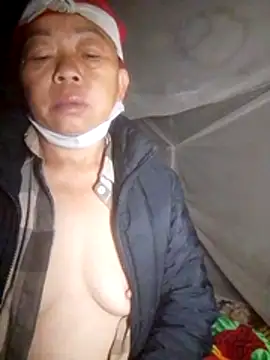 Snapshot of VangLe73 chatting on November 1, 2025, 12:06 am VangLe73 online show from November 1, 2025, 12:06 am