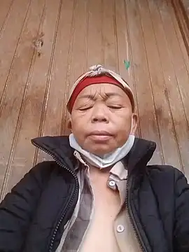 Snapshot of VangLe73 chatting on November 2, 2025, 12:26 am VangLe73 online show from November 2, 2025, 12:26 am