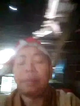 Snapshot of VangLe73 chatting on November 19, 2025, 6:57 am VangLe73 online show from November 19, 2025, 6:57 am