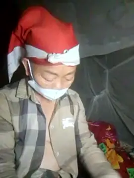 Snapshot of VangLe73 chatting on October 31, 2025, 12:02 pm VangLe73 online show from October 31, 2025, 12:02 pm