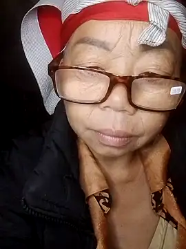 Snapshot of VangLe73 chatting on November 13, 2025, 8:24 pm VangLe73 online show from November 13, 2025, 8:24 pm