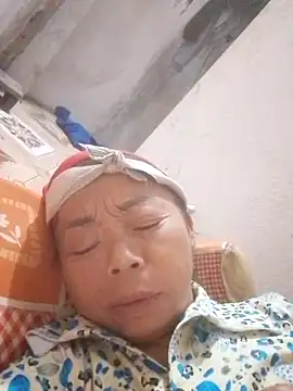 Snapshot of VangLe73 chatting on October 11, 2025, 1:45 pm VangLe73 online show from October 11, 2025, 1:45 pm