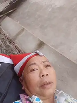 Snapshot of VangLe73 chatting on October 19, 2025, 7:22 am VangLe73 online show from October 19, 2025, 7:22 am