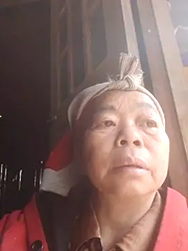 Snapshot of VangLe73 chatting on December 3, 2025, 4:13 am VangLe73 online show from December 3, 2025, 4:13 am