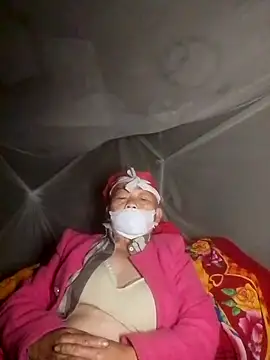 Snapshot of VangLe73 chatting on November 1, 2025, 12:10 pm VangLe73 online show from November 1, 2025, 12:10 pm