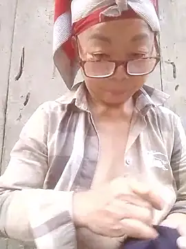 Snapshot of VangLe73 chatting on October 30, 2025, 9:40 am VangLe73 online show from October 30, 2025, 9:40 am