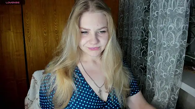 Snapshot of AlinaMors chatting on November 25, 2025, 9:26 pm AlinaMors online show from November 25, 2025, 9:26 pm