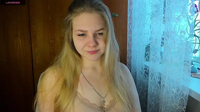 Snapshot of AlinaMors chatting on December 2, 2025, 10:17 am AlinaMors online show from December 2, 2025, 10:17 am