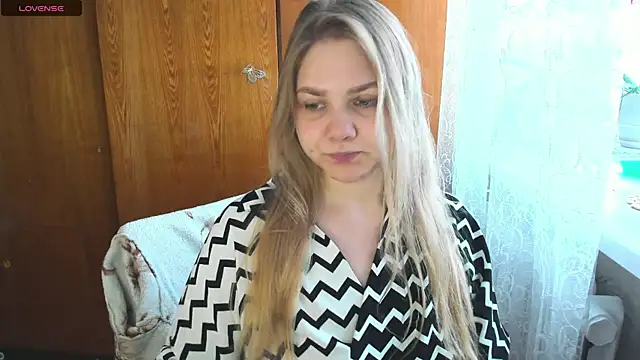 Snapshot of AlinaMors chatting on October 24, 2025, 11:31 am AlinaMors online show from October 24, 2025, 11:31 am