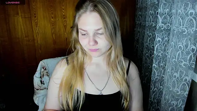 Snapshot of AlinaMors chatting on October 22, 2025, 9:46 pm AlinaMors online show from October 22, 2025, 9:46 pm