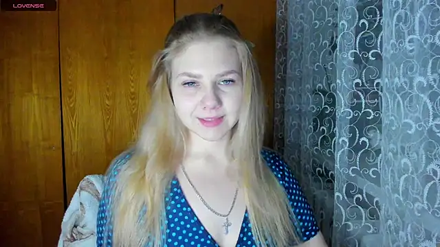 Snapshot of AlinaMors chatting on December 3, 2025, 8:52 pm AlinaMors online show from December 3, 2025, 8:52 pm