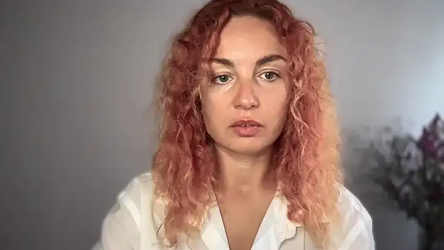 Reddgiirl online show from October 21, 2025, 9:30 am