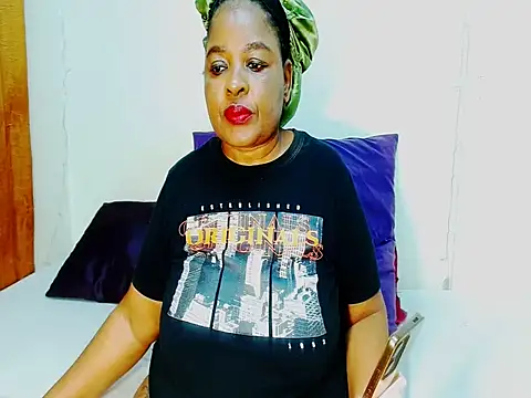 Love-Racheal75 online show from October 27, 2025, 8:54 pm