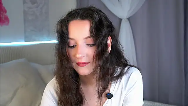 Snapshot of FalineBeacher chatting on February 28, 2026, 1:27 am FalineBeacher online show from February 28, 2026, 1:27 am