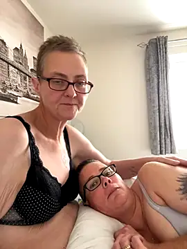 Curvy-Jinx online show from September 17, 2025, 1:46 pm