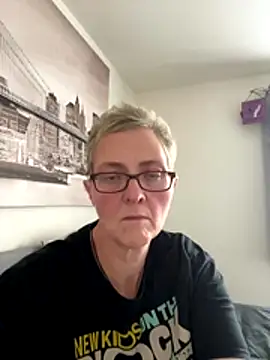 Curvy-Jinx online show from November 11, 2025, 10:32 am