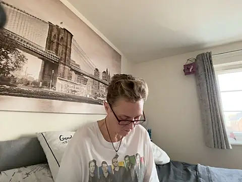 Curvy-Jinx online show from March 5, 2026, 8:44 am