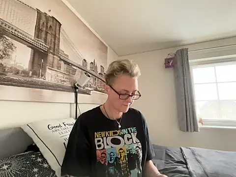 Curvy-Jinx online show from March 31, 2026, 7:32 am