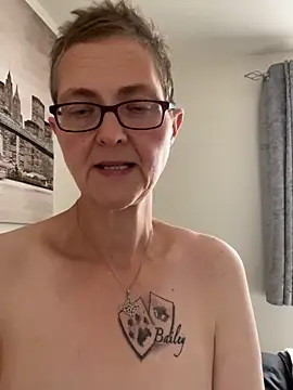 Curvy-Jinx online show from October 2, 2025, 7:45 am